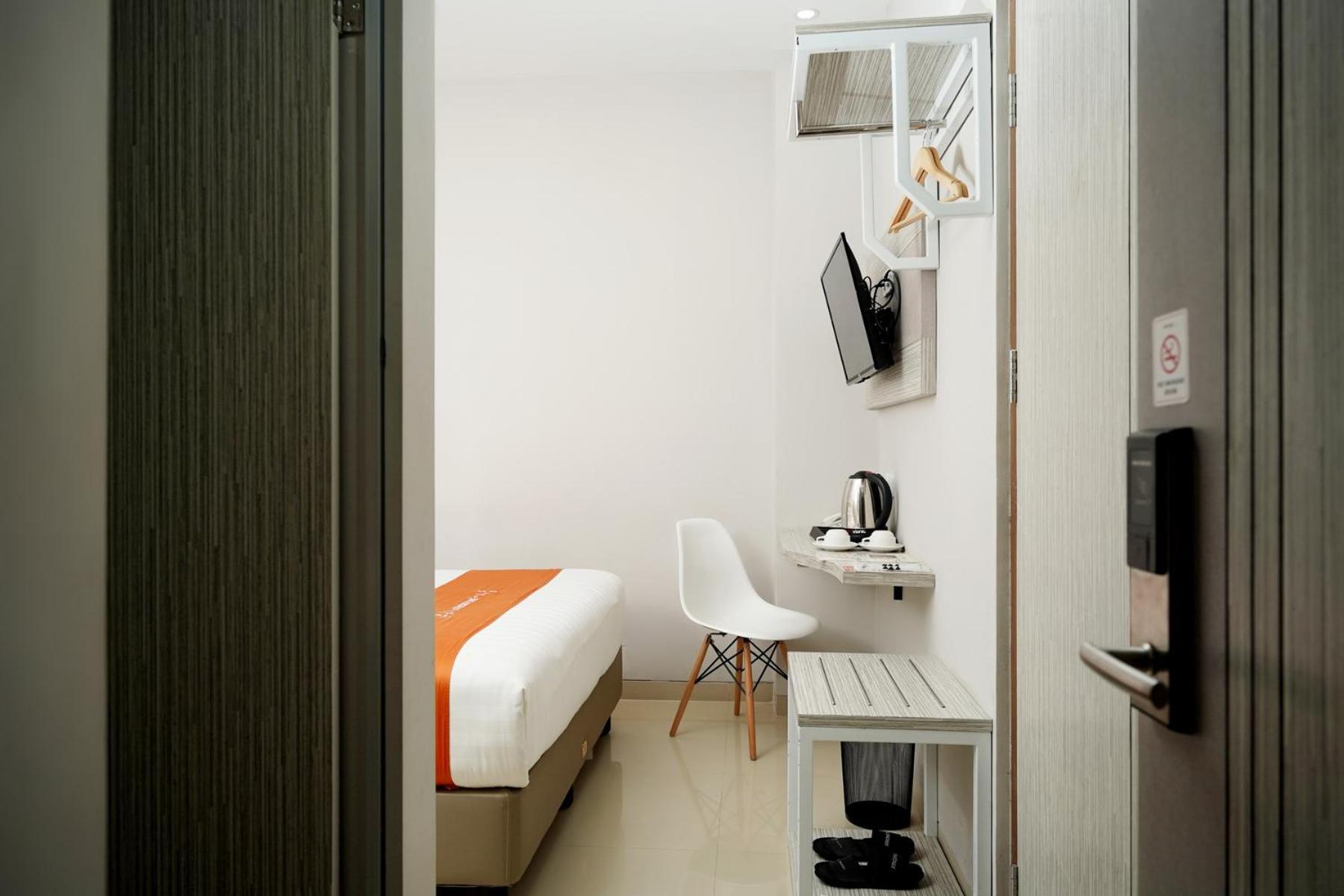 Front One Hotel Sragen エクステリア 写真