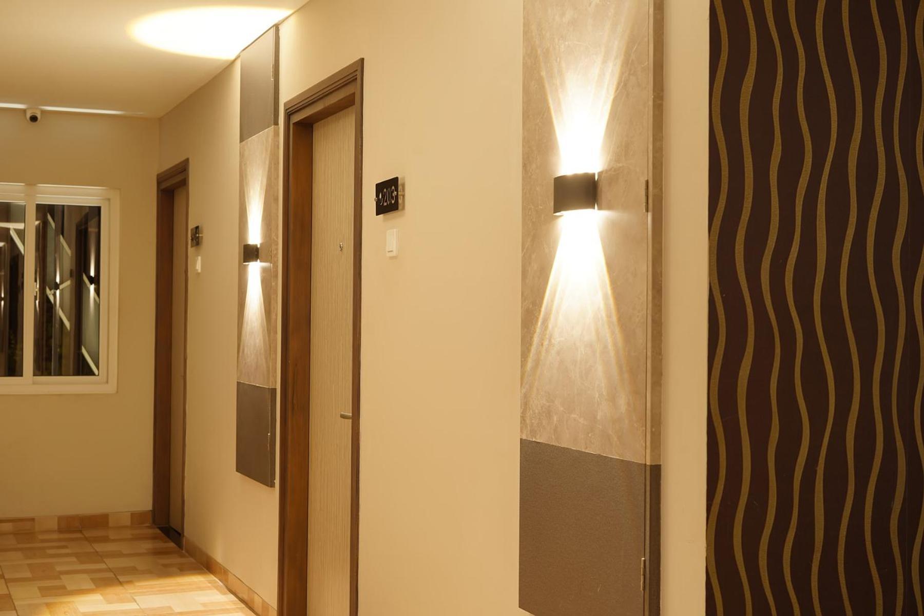 Front One Hotel Sragen エクステリア 写真