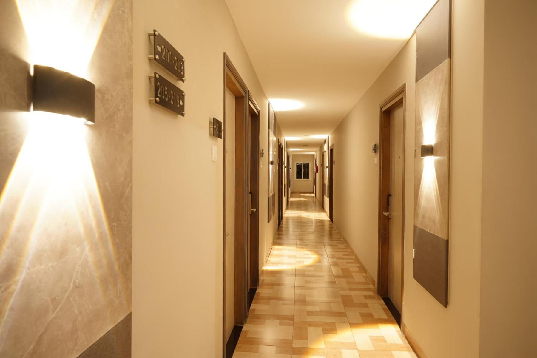 Front One Hotel Sragen エクステリア 写真