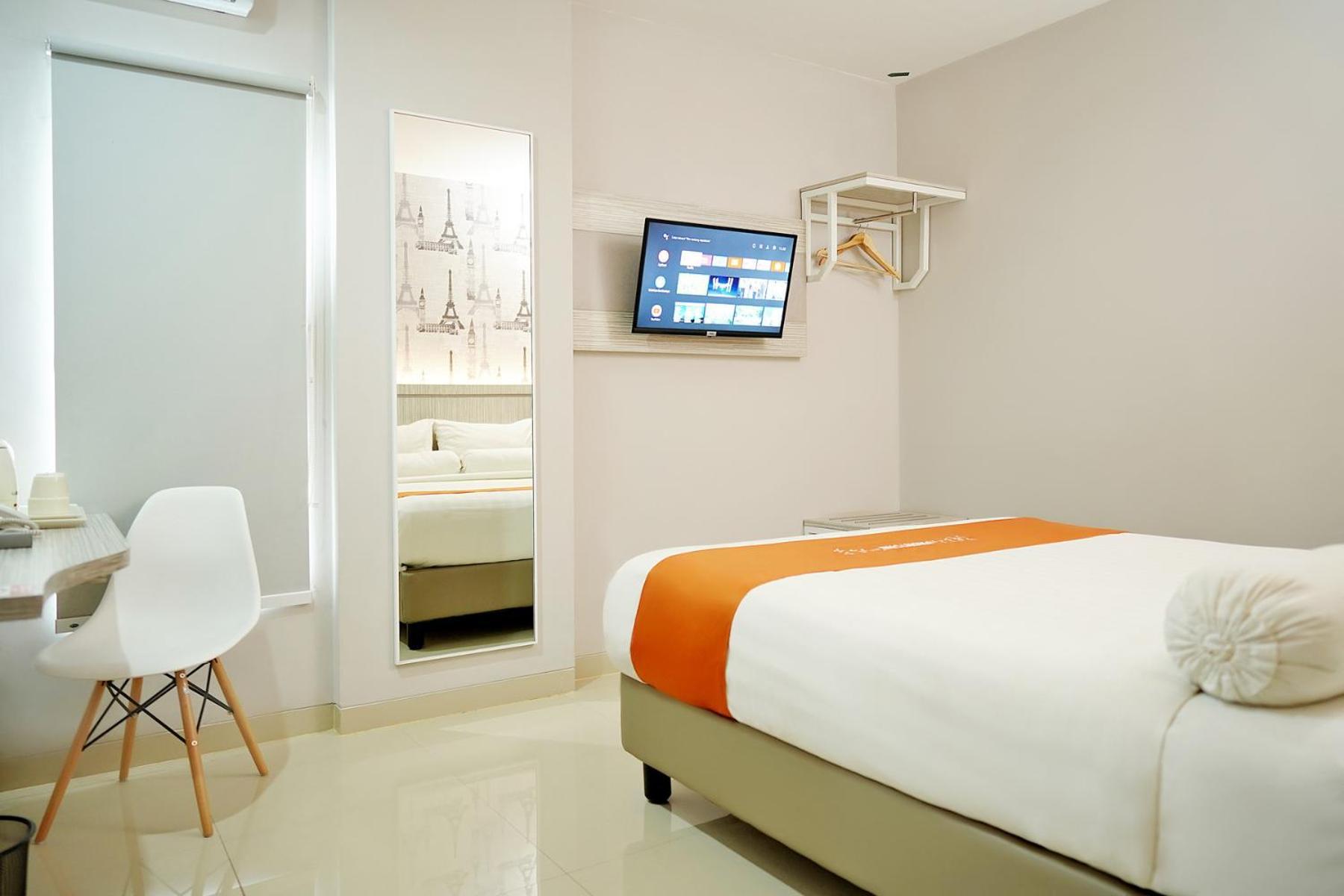 Front One Hotel Sragen エクステリア 写真